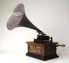 Antiker Phonograph vor 1945